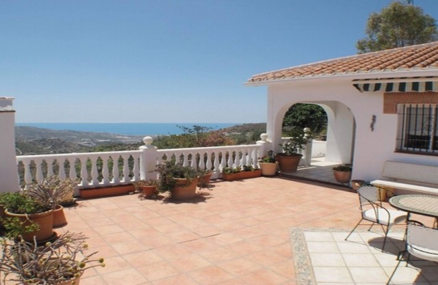 Tranquil Villa near Torrox Pueblo and Nerja with mountain and sea views