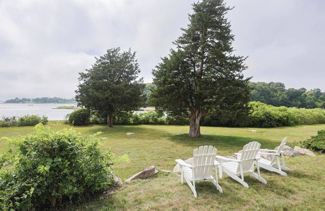 Tranquil Waterfront Getaway
