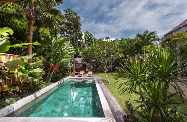 TRANQUILITY VILLA walk to The BEACH, CAFE and SHOPS