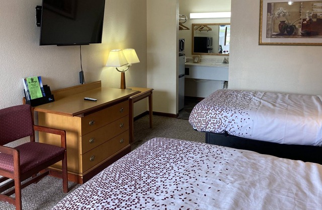 Travel Inn Hazen Two Double Bed