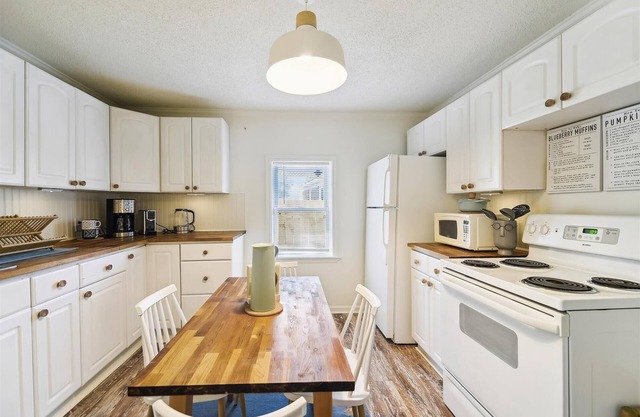 Travel Nurses welcome! Renovated Vintage Mill House near Uptown-near hospitals