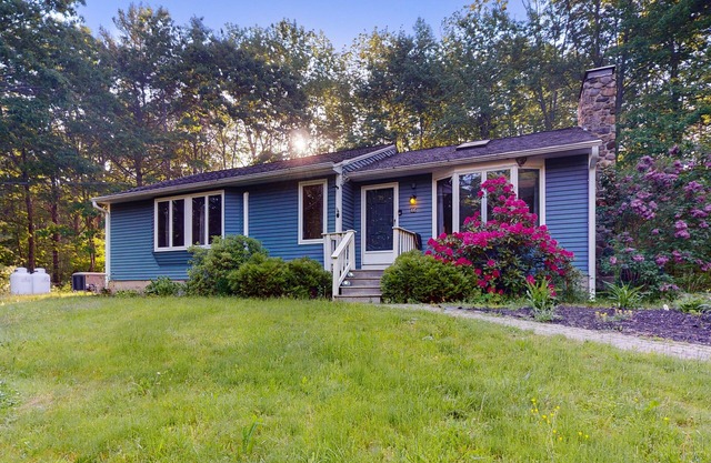 Tree-lined home with screened porch & perfect Midcoast location