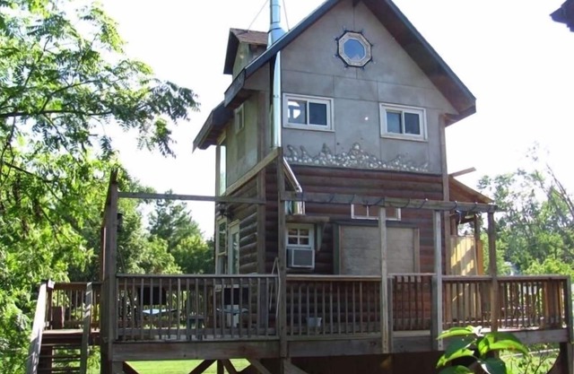 Treehouse in Charlottesville Downtown