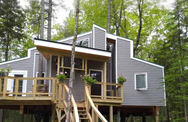 Treehouse near Bar Harbor. Luxurious and private!