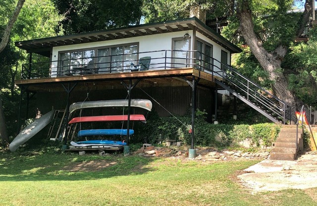 Treehouse on Guadalupe Rivern Riverfront Cabin