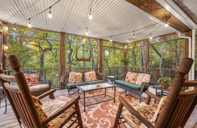 Treetop Montreat Cabin w/Creek-20 min to Asheville