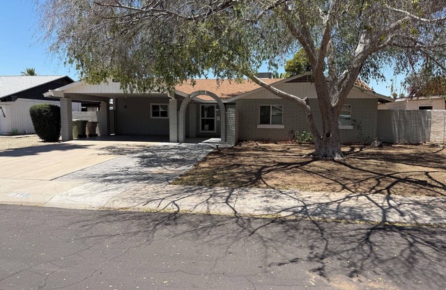 Tremendous 4-bedroom estate with AC in Glendale