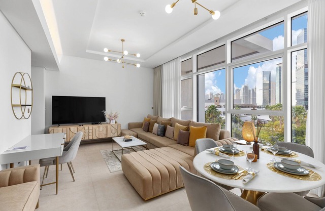 Trendy Apt w/Dazzling Vws & Top-Class Facilities