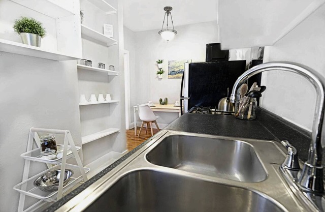 Trendy City Flat + Arboretum Tickets Included