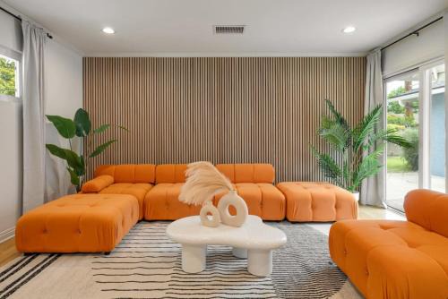 Trendy Getaway - Hot Tub - Putt Putt - Games