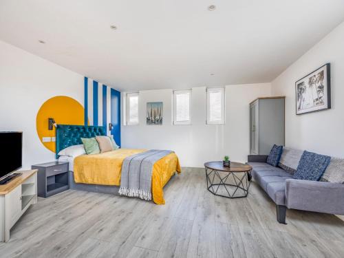 Trendy Studio Apartment