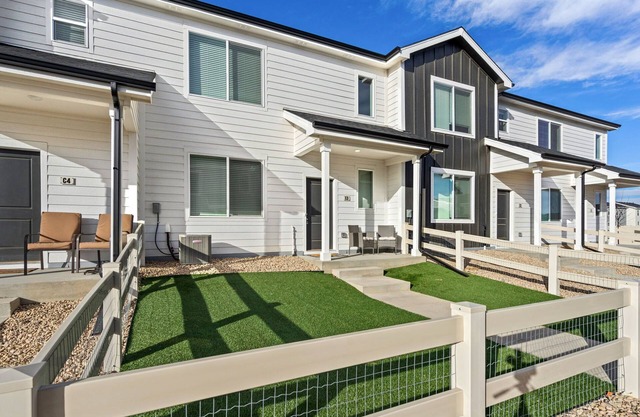 Trendy Townhome 20 minutes to Fort Collins, Greeley, and Windsor