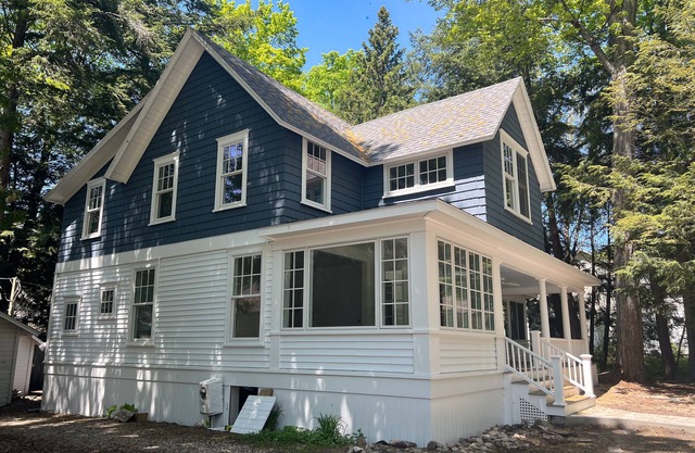 Trillium Walk Cottage - Stunning & Newly Renovated. Available this summer!