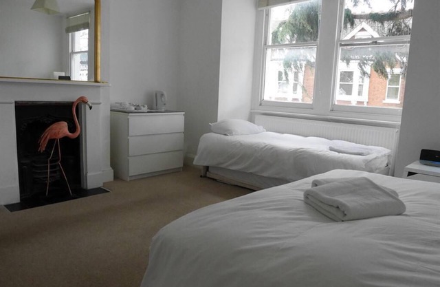 Triple Room Ensuite @ Kew Rooms