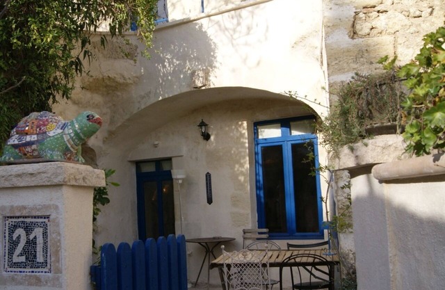 Troglodyte artist's house at the foot of Château d'Amboise