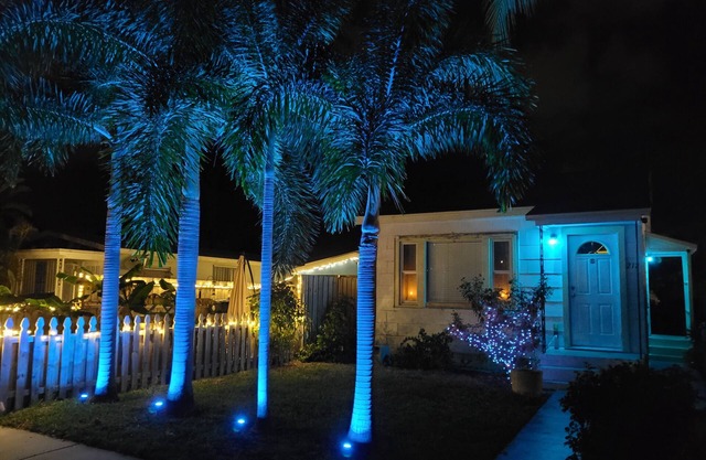 Tropical Get-A-Way in charming and serene Lake Worth Beach!