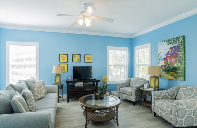 Tropical Haven: Resort Condo Retreat with Oasis Pool and Poolside Tiki Bar