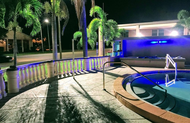 Tropical Inn & Suites