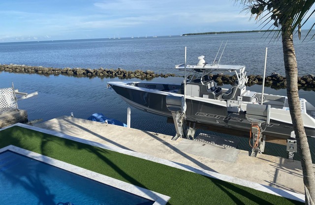 Tropical ocean front home beautiful location