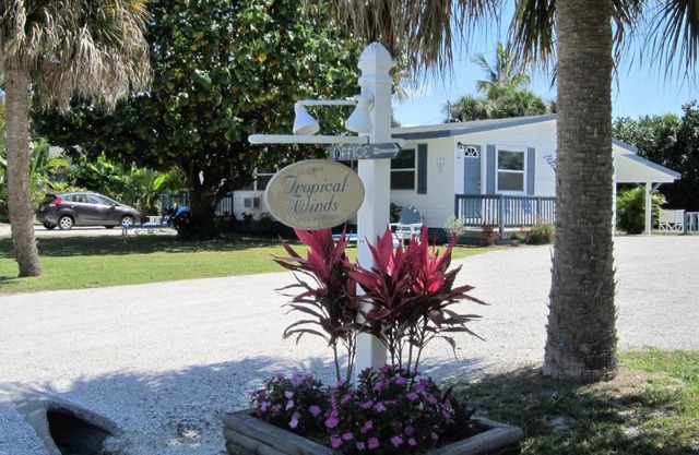 Tropical Winds Beachfront Motel and Cottages
