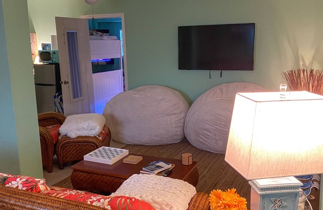TROUT HOUSE. Beach-Fishing Retreat