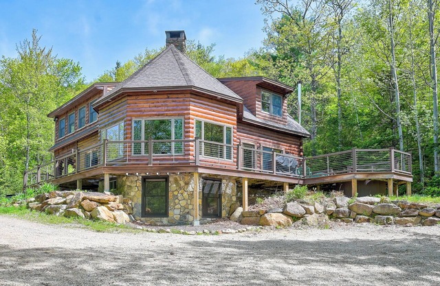 True Privacy in this updated Log Home close to everything to do in the MWV!