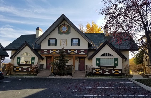 Truly a Swiss Chalet! This 3 bedroom Chalet is set in the valley of Midway