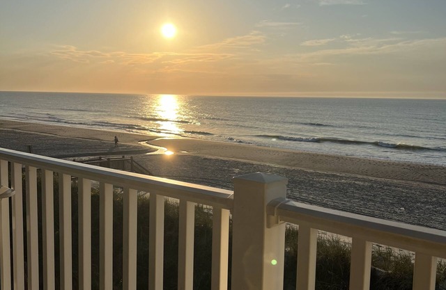 "Truly Charming" Recently Renovated Oceanfront Beach Condo