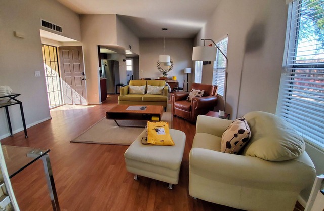 Tucson Townhouse with 2 Bdrm/2 Bath & Patio in Great Location