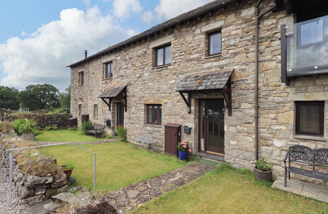 TULLYTHWAITE GARTH, country holiday cottage in Crosthwaite