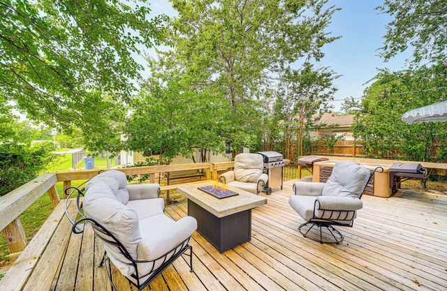 Tulsa Cottage w/Hot Tub: 4 Mi to Downtown