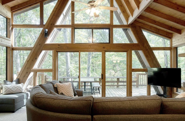 Turrach Ridge Retreat by Sarah Bernard, With Firepit, Deck and Gorgeous Private Setting