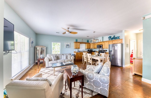 Turtle Cove Cottage Downtown Ocean Springs! Golf Cart rental available!