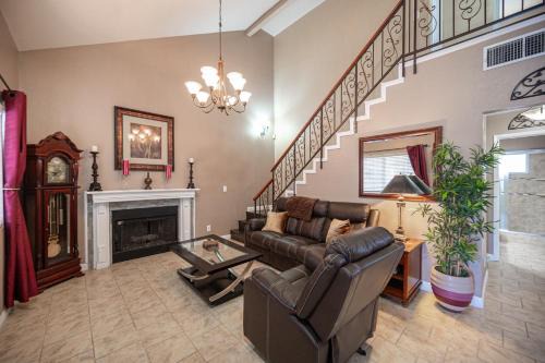 Tuscan Oasis Elegance with Comfort King Bed