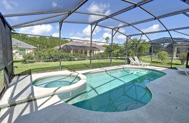 Tuscan Paradise: Private Pool, Spa & Close to Disney!