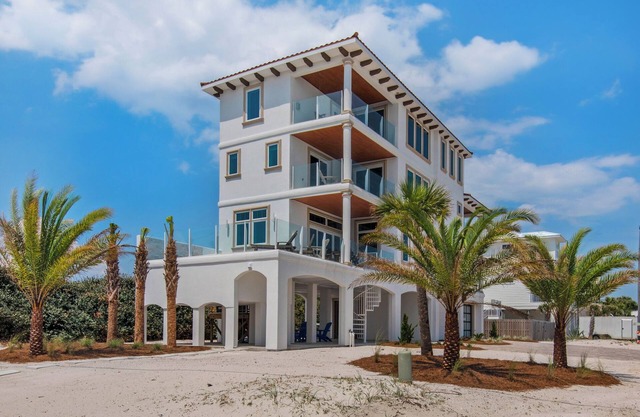 Tuscan Sun 🌞 Gulf View Retreat w/Pool, Elevator + Game Room | Event-Friendly