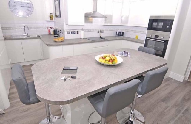 Twenty One-A - an apartment that sleeps 6 guests in 3 bedrooms