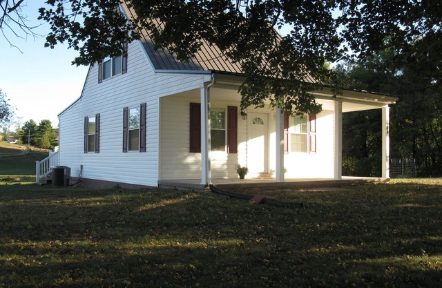 Twin Maple Cottage, a country cottage get away near Blacksburg - 3BR 1Bath