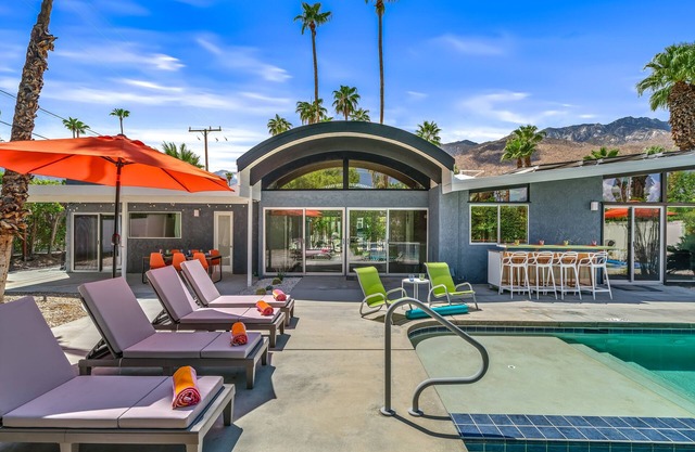 Twin Palms Midcentury - Luxury Desert Escape: Stunning Views & Resort-Style Amenities