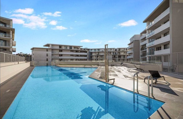 Two Bed Apartment next to train station (20 mins to Central)