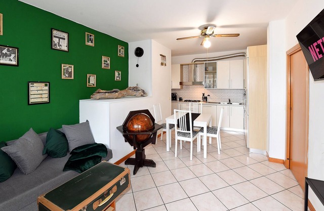 Two bedroom apartment with large garden a few steps from the sea