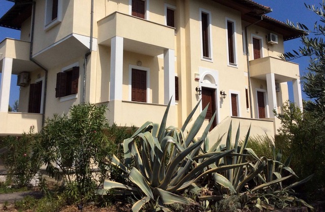 Two bedroom apartment in pretty seaside village