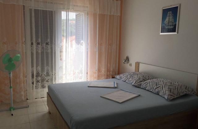 Two bedroom apartment with terrace and sea view Lun, Pag (A-11781-a)