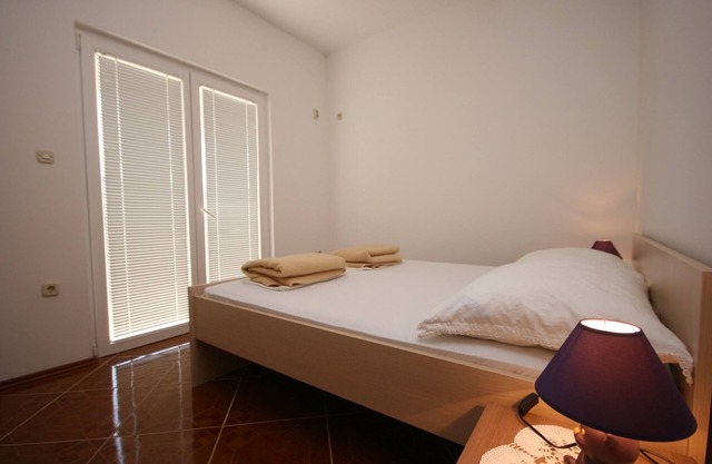 Two bedroom apartment with terrace Pag (A-6311-g)