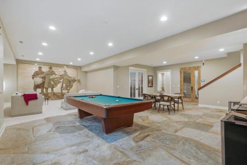 Two bedroom condo with steam sauna and billiards