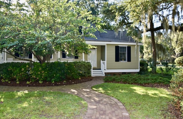 Two-Bedroom Cottage Located within the Historic Wachesaw Plantation