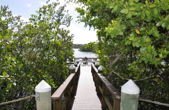 Two Bedroom Luxury Condo, Indian Shores, FL (1942644)