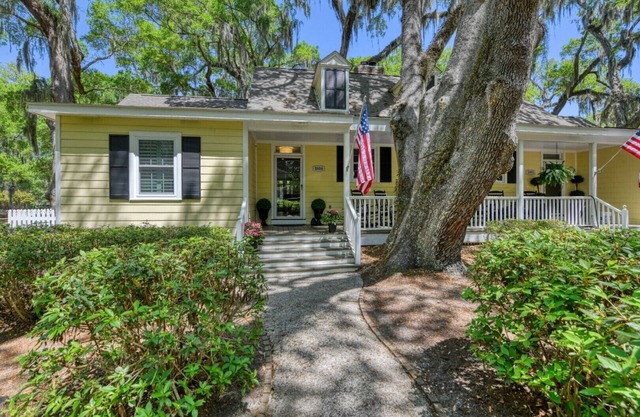 Two-Bedroom, Two-Bath, Single-Story Cottage Located in Wachesaw Plantation