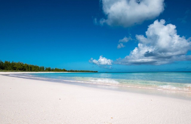 Two Bedroom with Loft directly on World Famous French Leave Beach