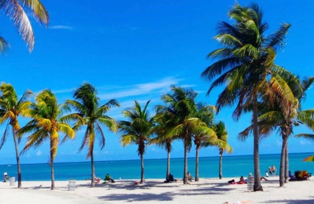 Two Bedroom with Pool minutes from the Beach -
